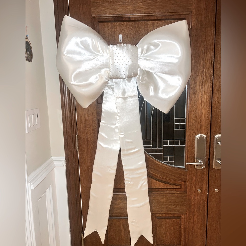 LARGE WHITE SATIN BOW ***HAMDMADE***
